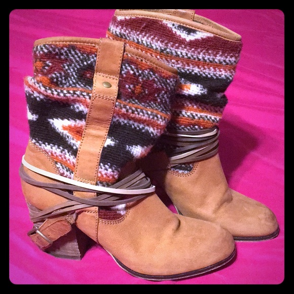 Steve Madden Shoes - Steve Madden aztec boots / booties - size 7.5